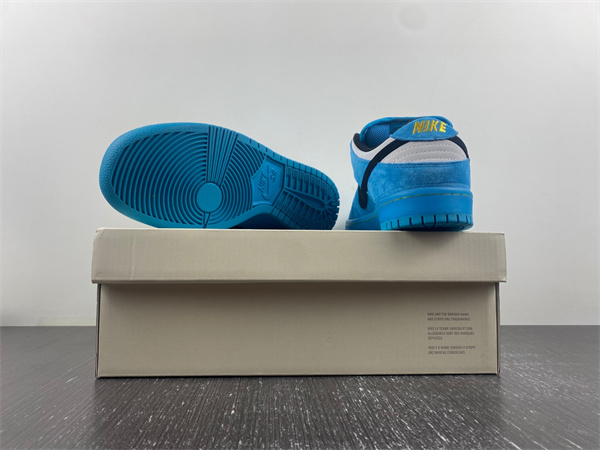 The Powerpuff Girls x Nike SB Dunk Low “Buttercup”