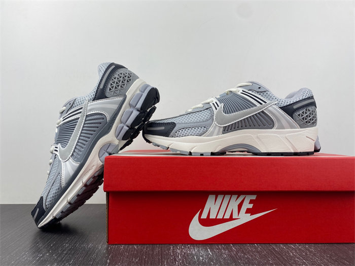 NIKE Air Zoom Vomero 5 FD9919-001