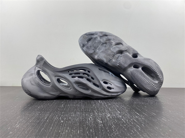 YZY FOAM RUNNER MX