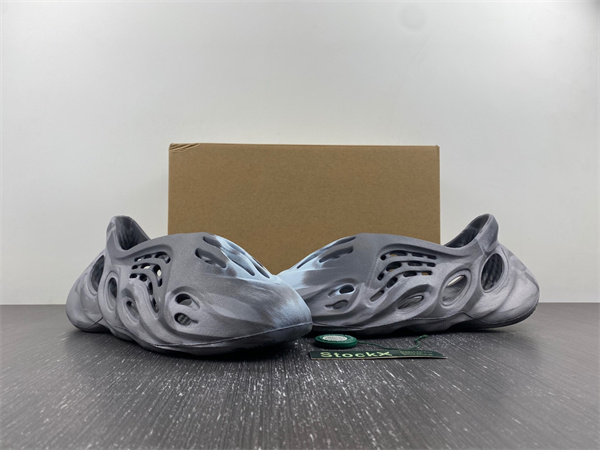 YZY FOAM RUNNER MX