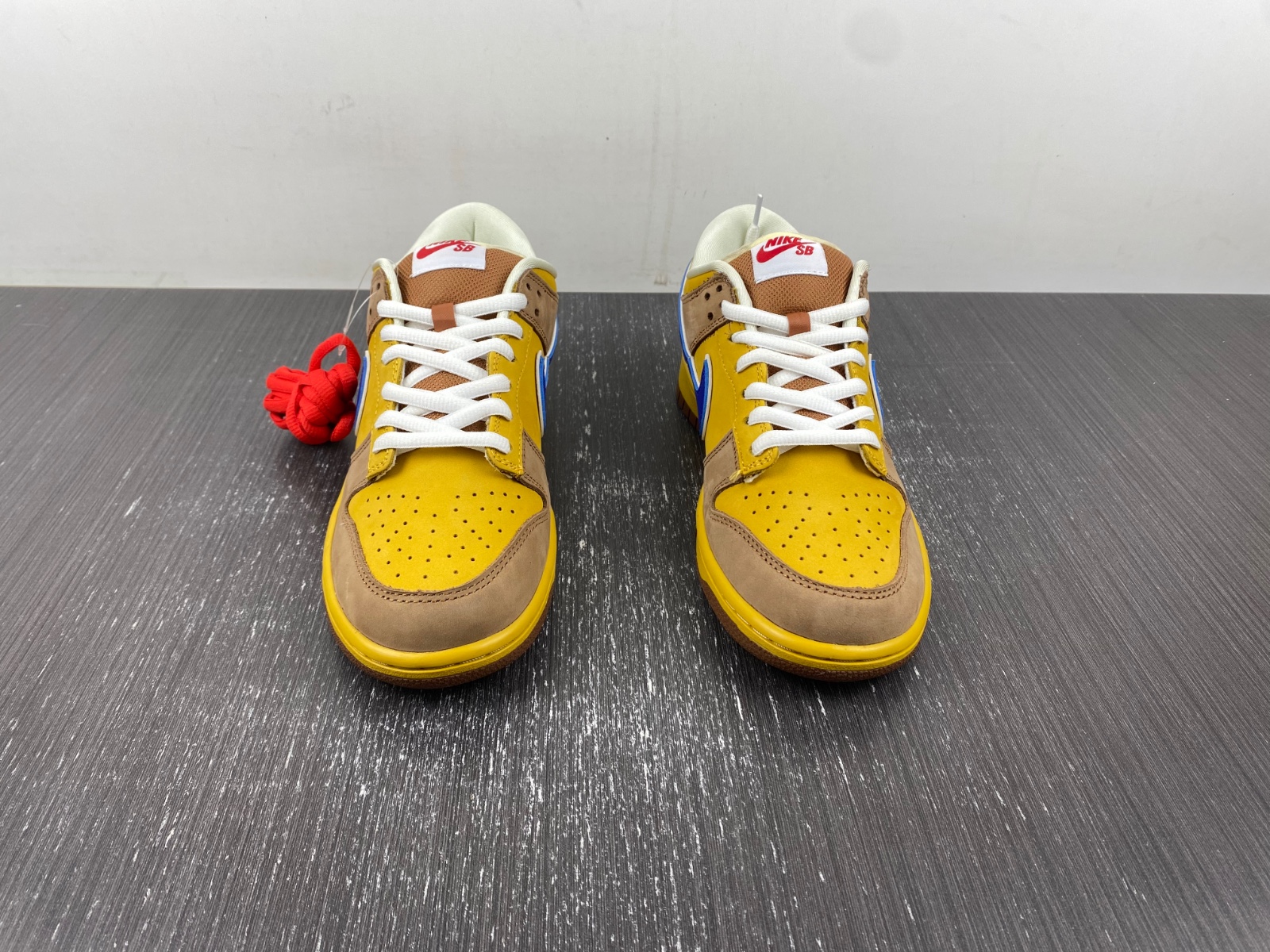 Nike SB Dunk Low Newcastle Brown Ale 313170-741