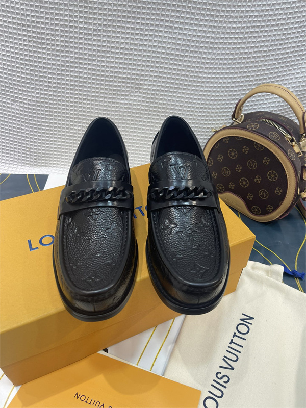 Lv Loafer 054