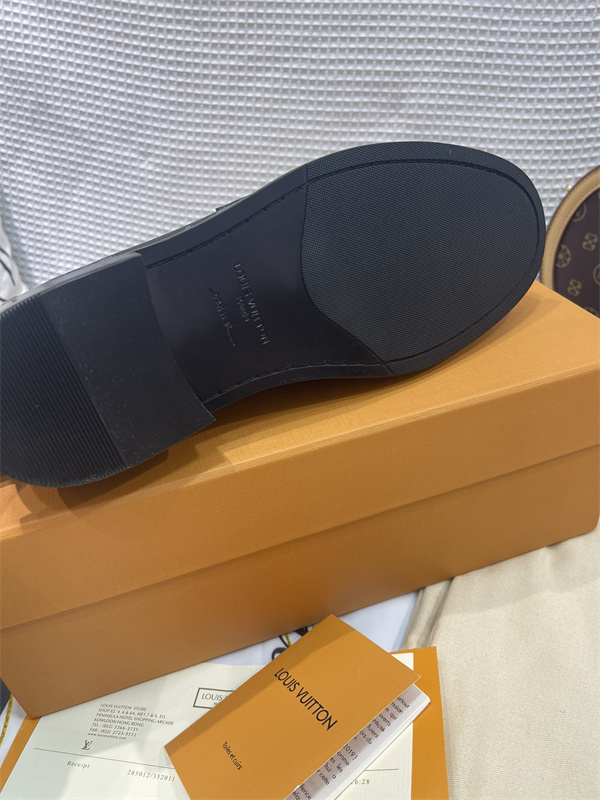 Lv Loafer 055