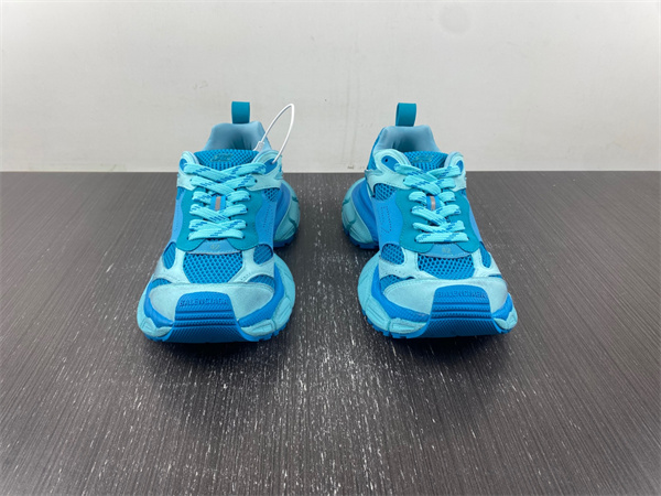 Ba*len*cia*ga 10 3xl 230