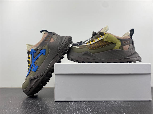 Off-White c/o Virgil Abloh