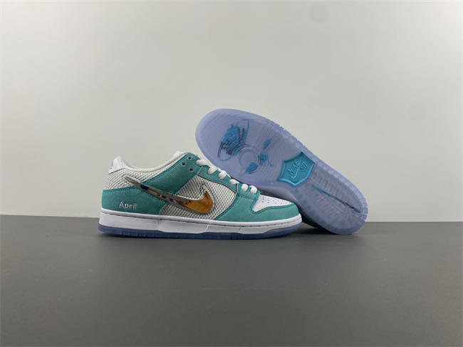 Dunk SDCAI*NIKE SB Low  FD2562-400