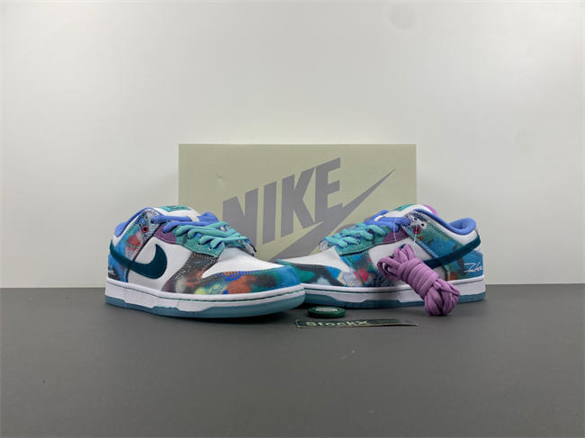 Futura Laboratories x Nike SB Dunk Low FL  HF6061-400