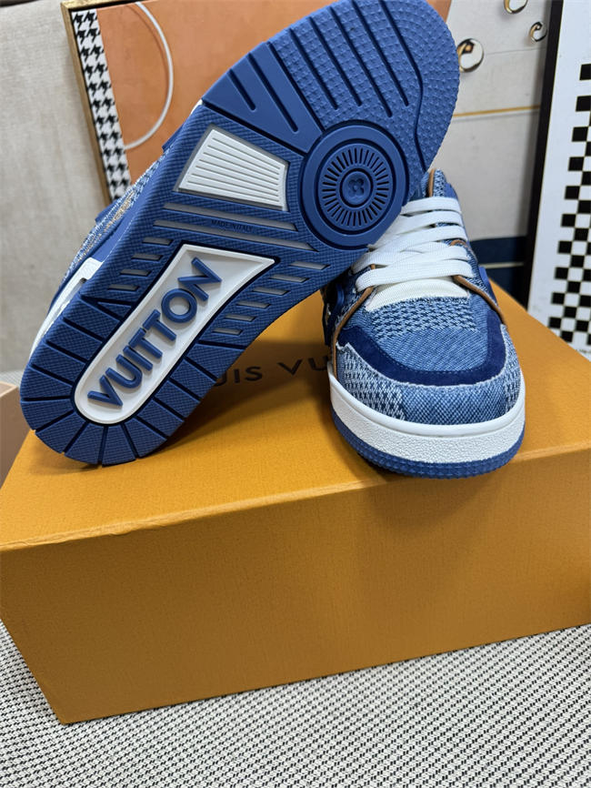 Lv Trainer Sneaker