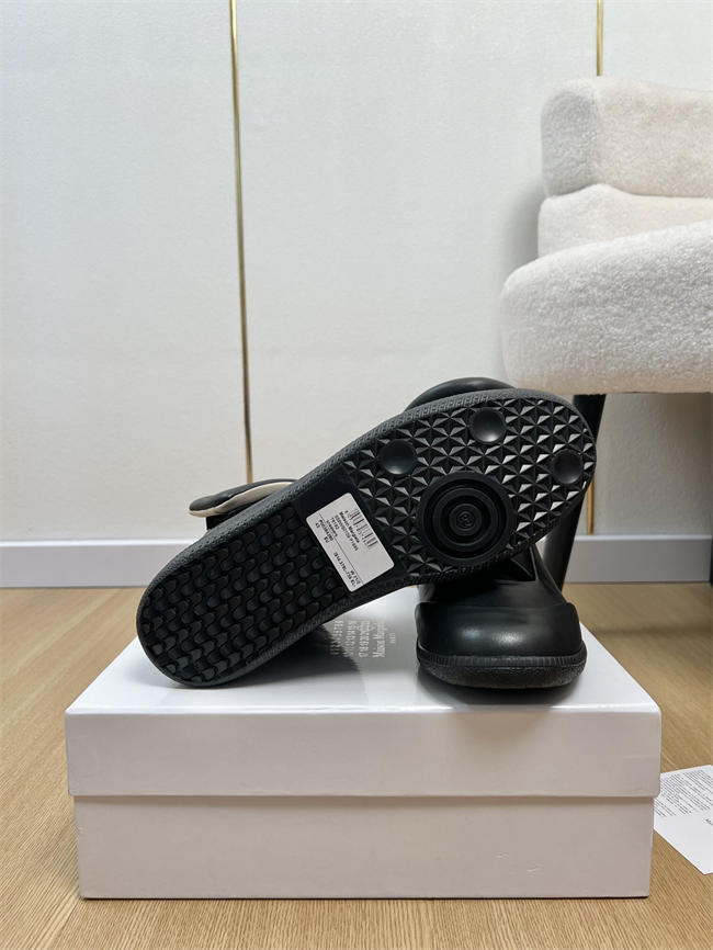 ma*s*n martin Ma*i*la sneaker