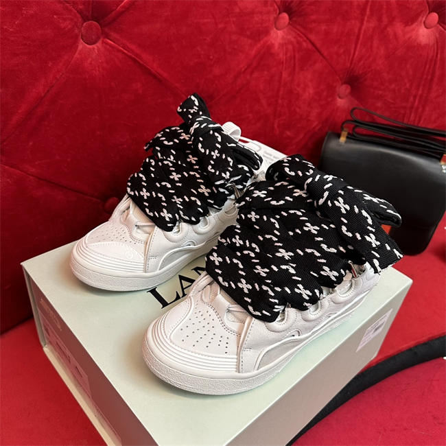 Lanu1n curb sneaker