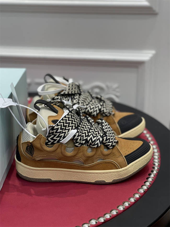 Lanu1n curb sneaker