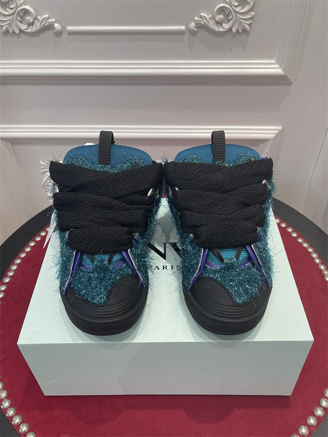 Lanu1n curb sneaker