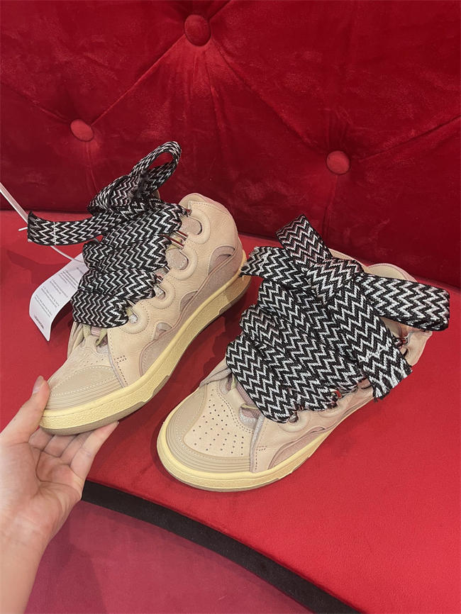 Lanu1n curb sneaker