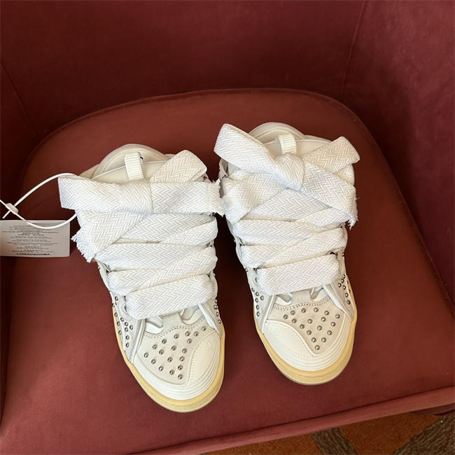 Lanu1n curb sneaker