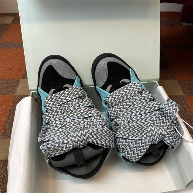 Lanu1n curb sneaker