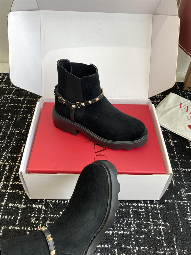 Va1e*ntin0 boots