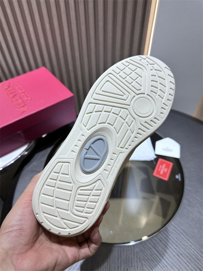 Va1e*ntin0 sneakers