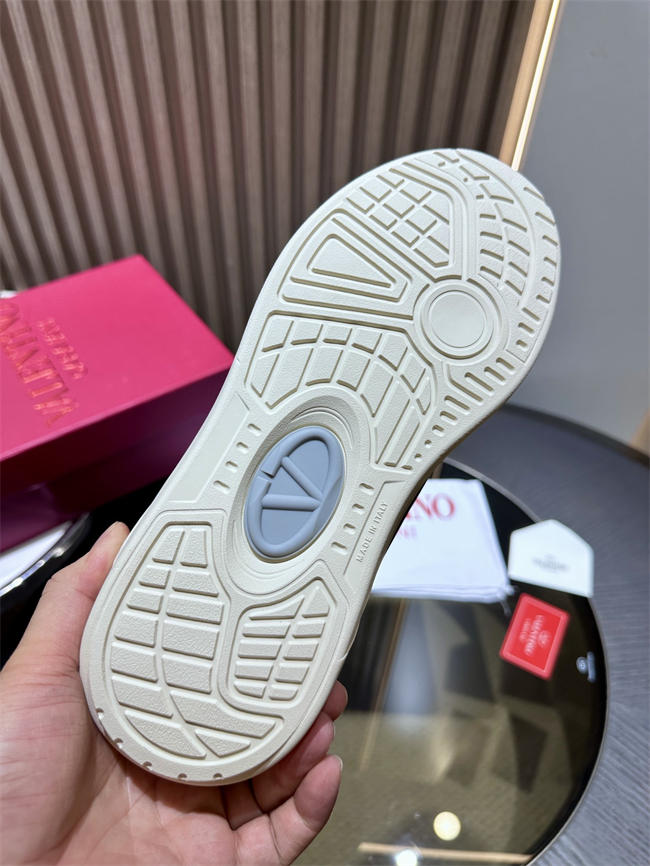 Va1e*ntin0 sneakers