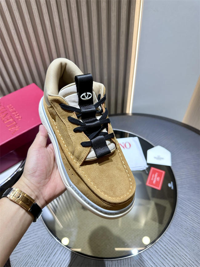 Va1e*ntin0 sneakers