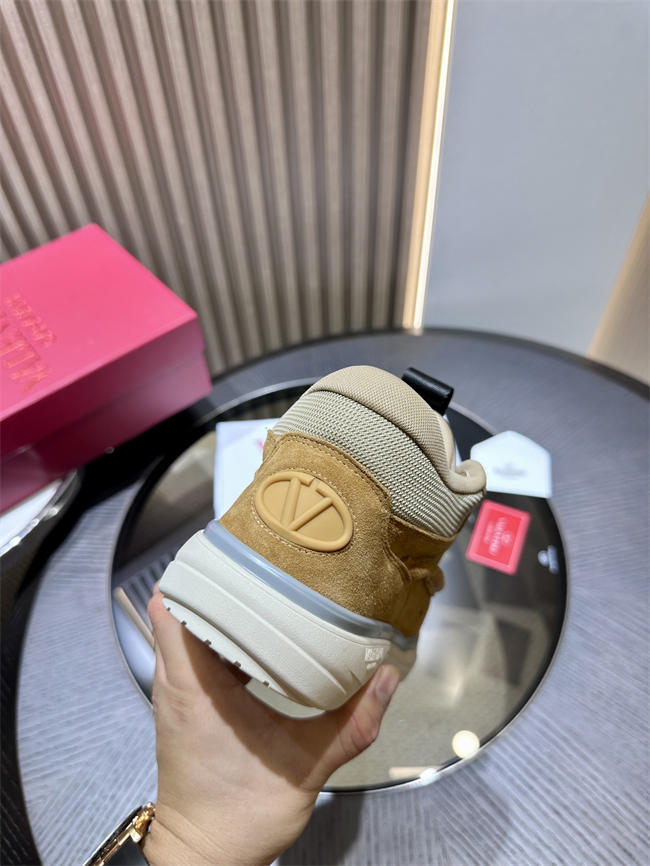 Va1e*ntin0 sneakers