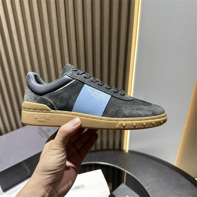 Va1e*ntin0 sneakers