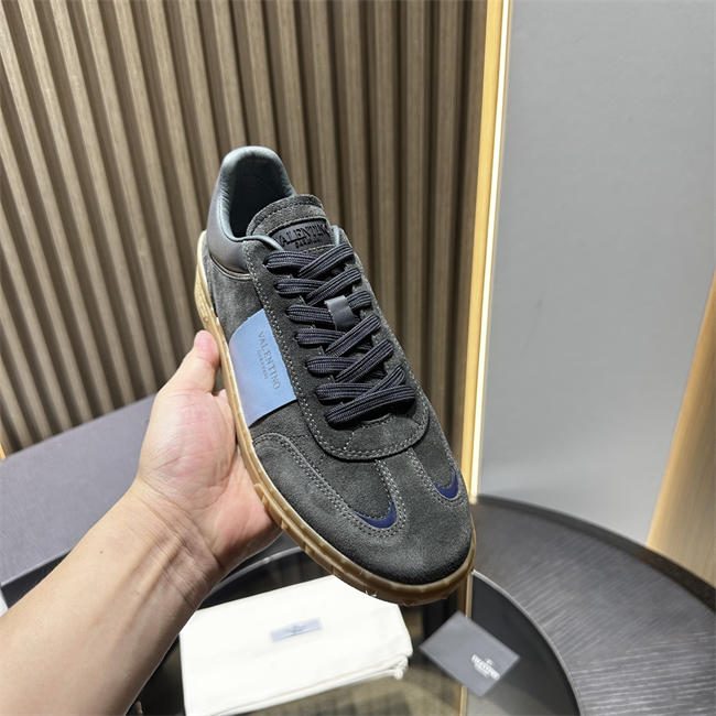 Va1e*ntin0 sneakers