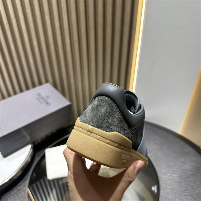 Va1e*ntin0 sneakers