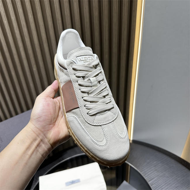 Va1e*ntin0 sneakers