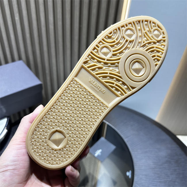 Va1e*ntin0 sneakers