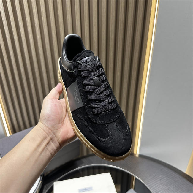 Va1e*ntin0 sneakers