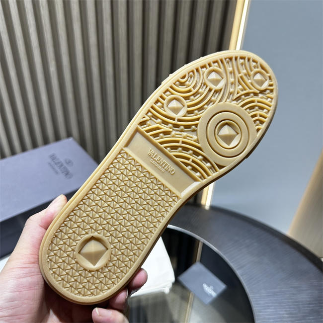 Va1e*ntin0 sneakers