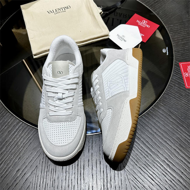 Va1e*ntin0 sneakers