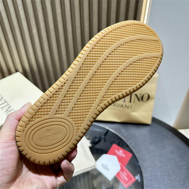 Va1e*ntin0 sneakers