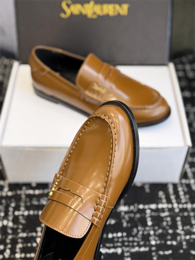 Y51 loafer