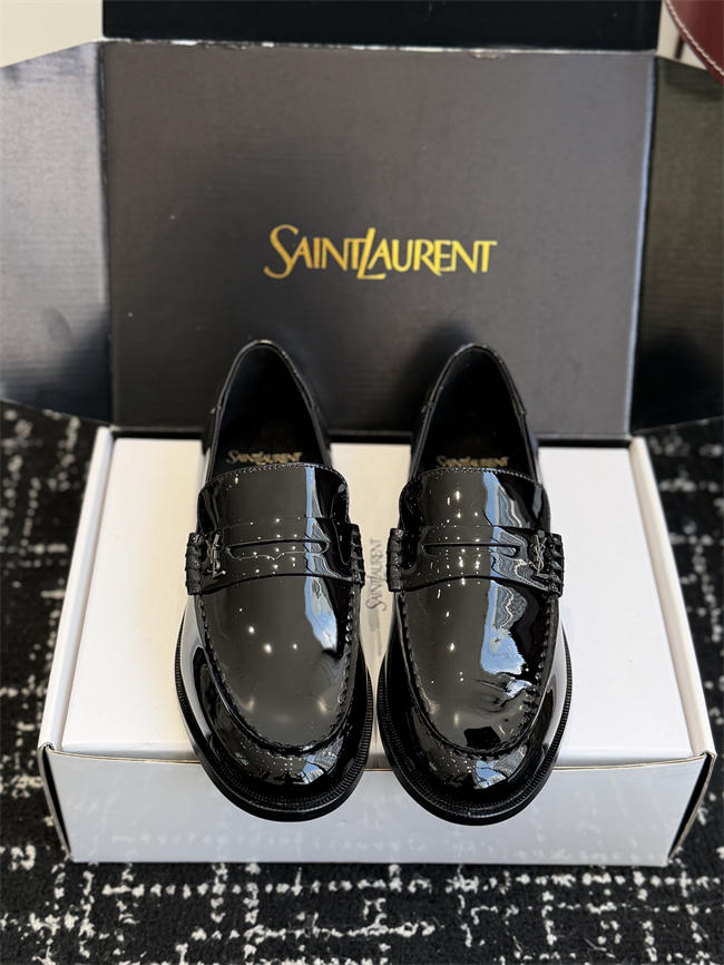 Y51 loafer