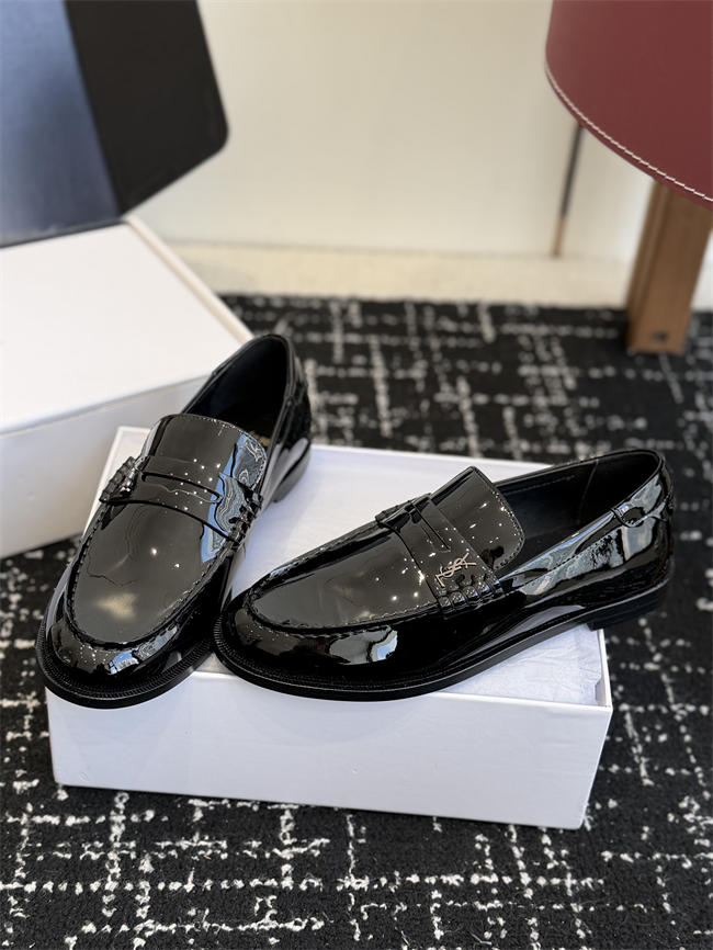 Y51 loafer