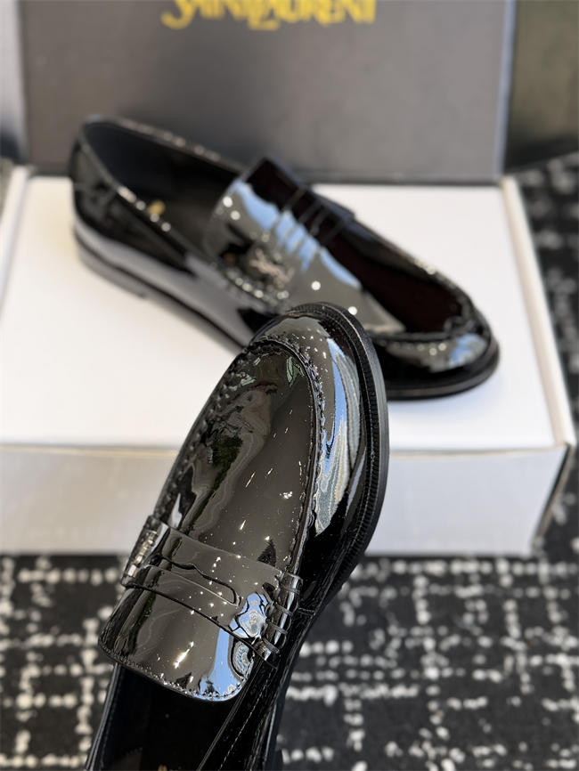 Y51 loafer