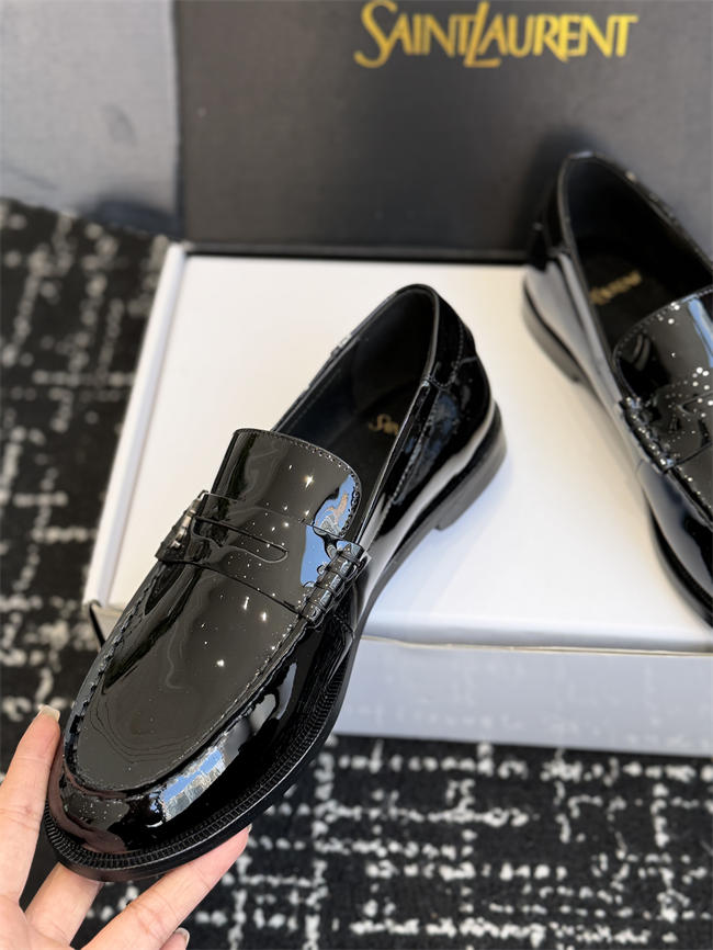 Y51 loafer