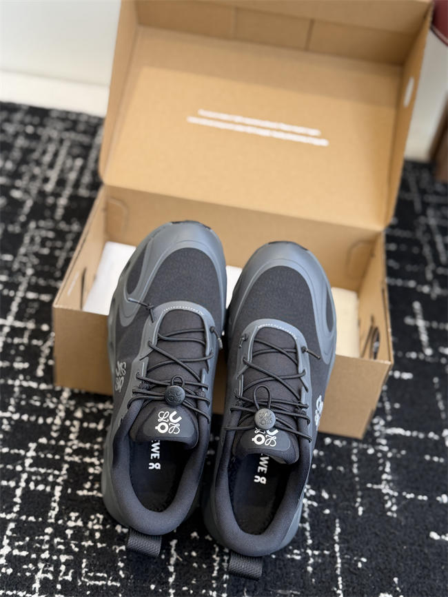 L0ew* sneaker