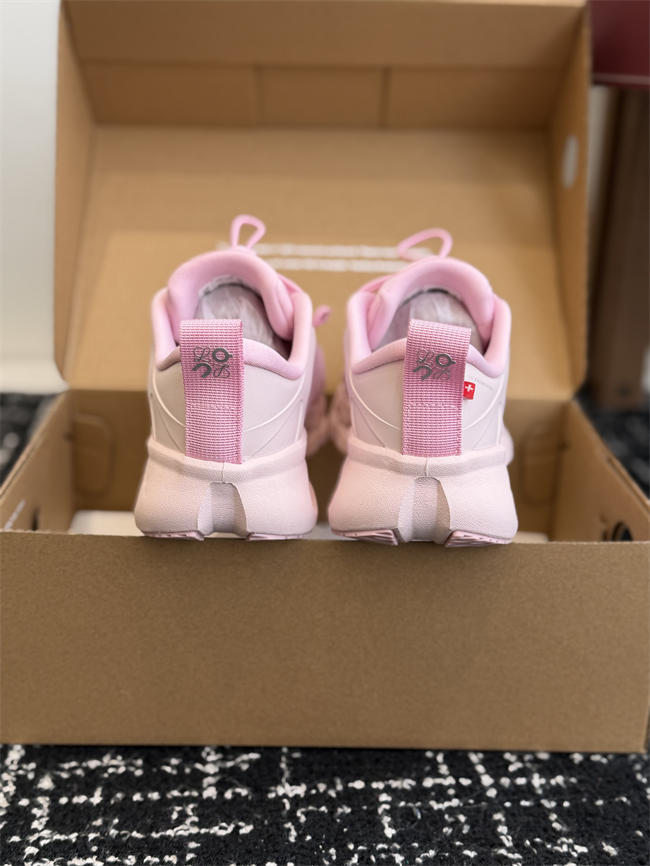 L0ew* sneaker