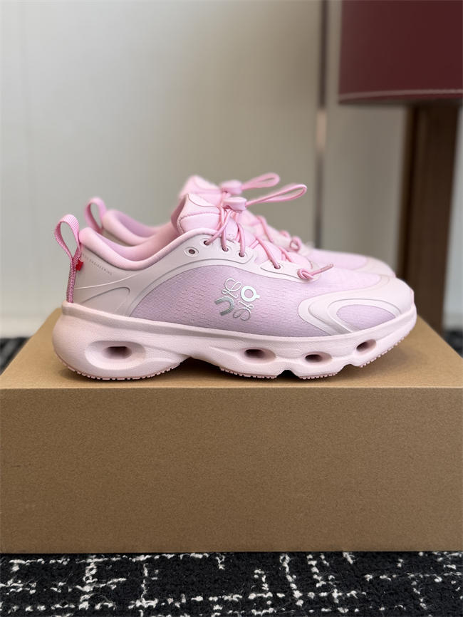 L0ew* sneaker