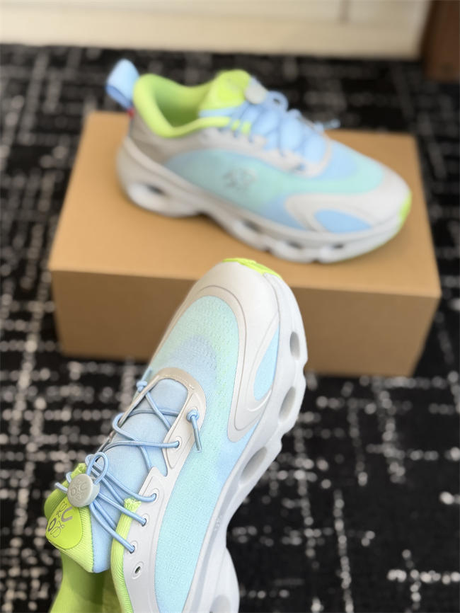L0ew* sneaker