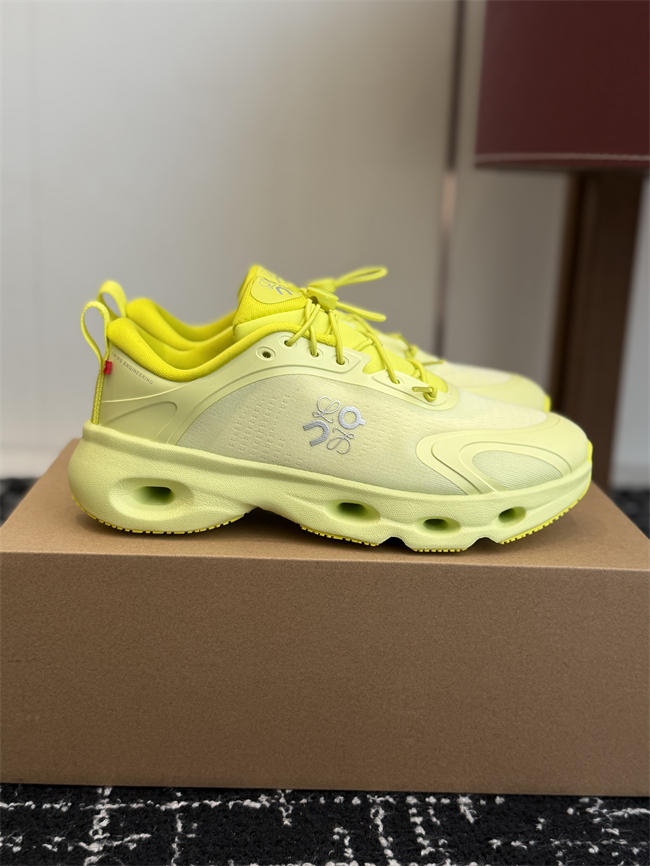 L0ew* sneaker