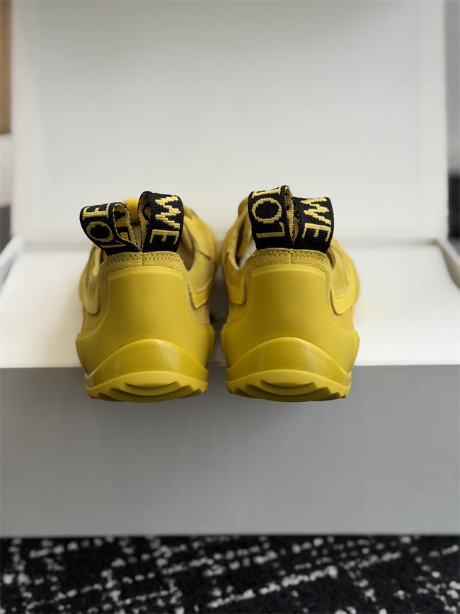 L0ew* sneaker