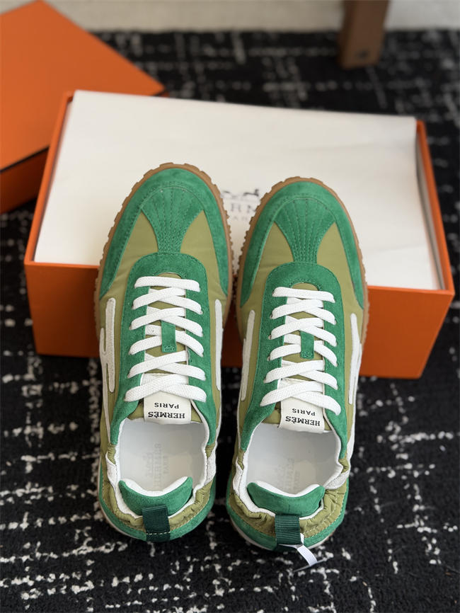 H**me5 sneaker