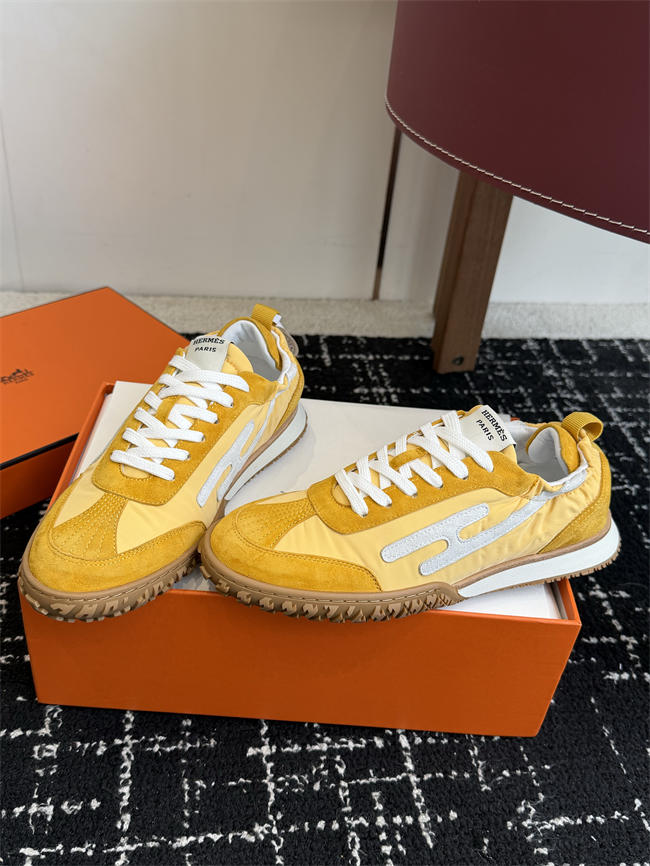 H**me5 sneaker
