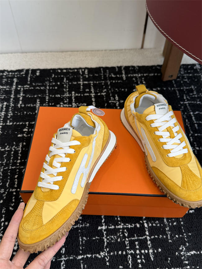 H**me5 sneaker