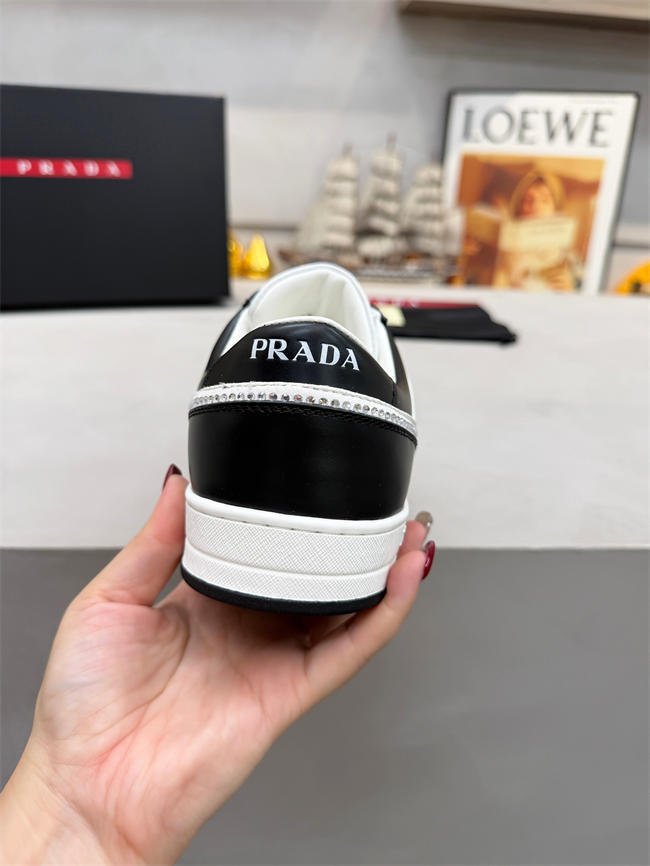 Pra*a sneaker