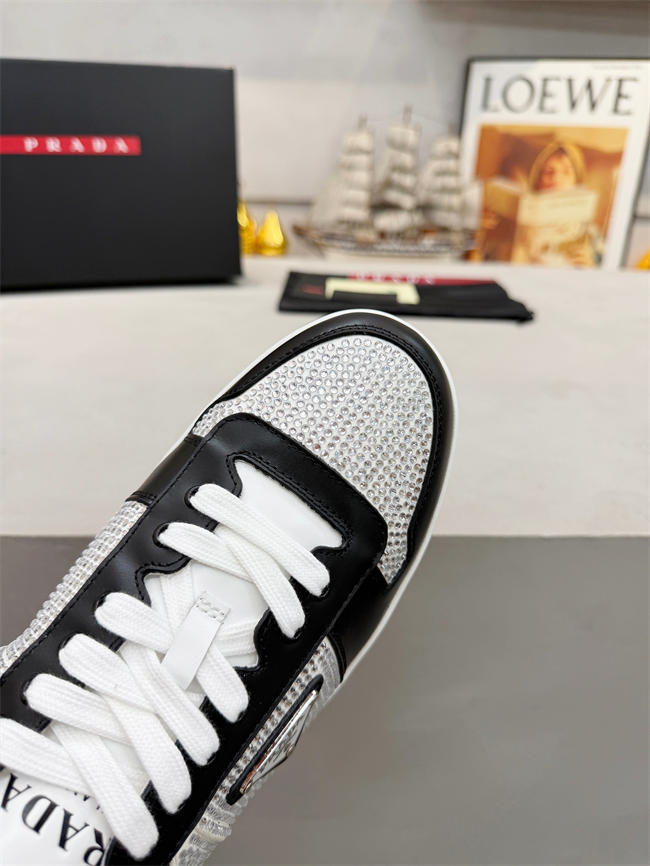 Pra*a sneaker