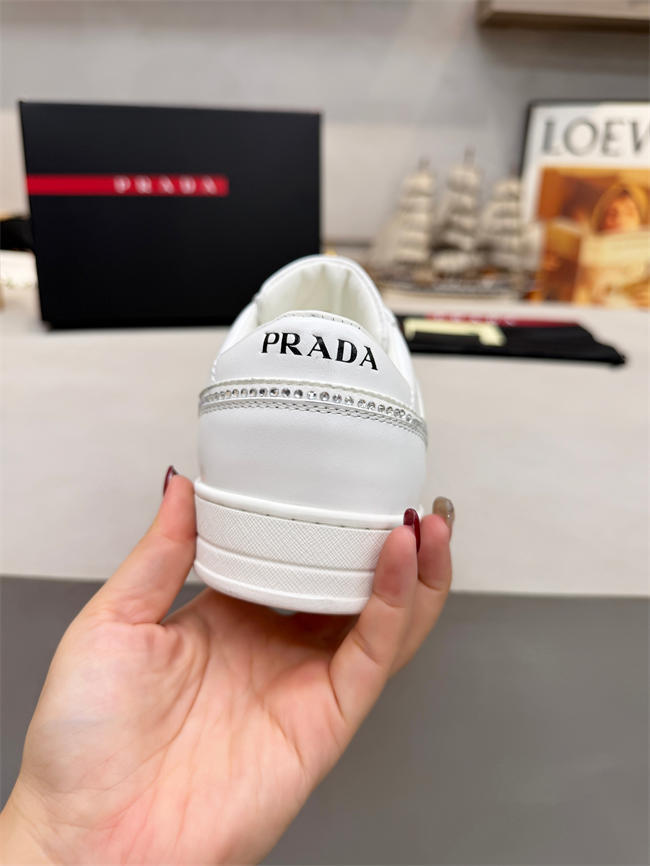 Pra*a sneaker